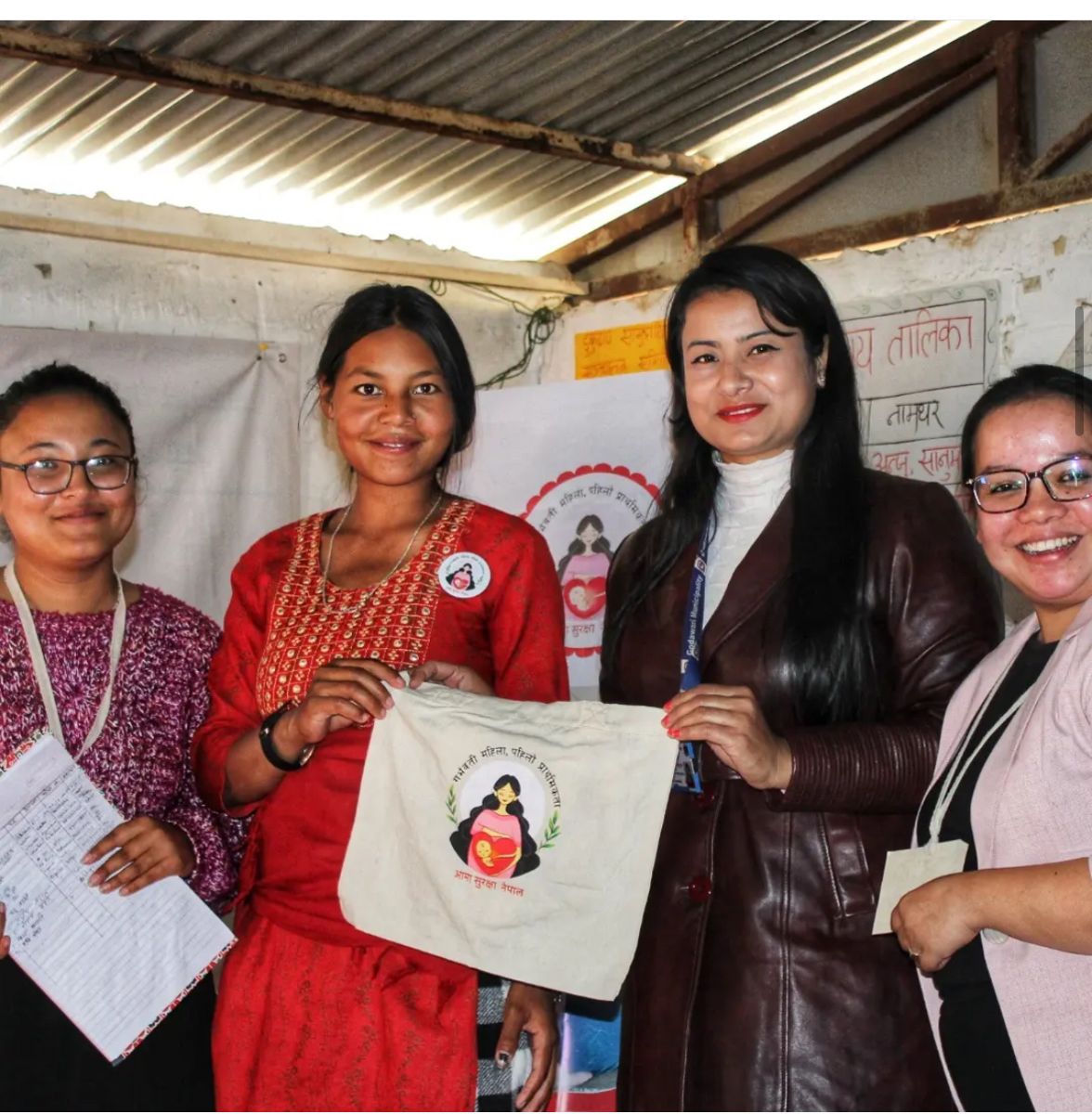 An expectant mother receives an Aama Surakshya Nepal kit from the team